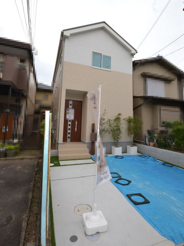 堺市堺区出島海岸通　新築戸建の前面道路含む現地写真