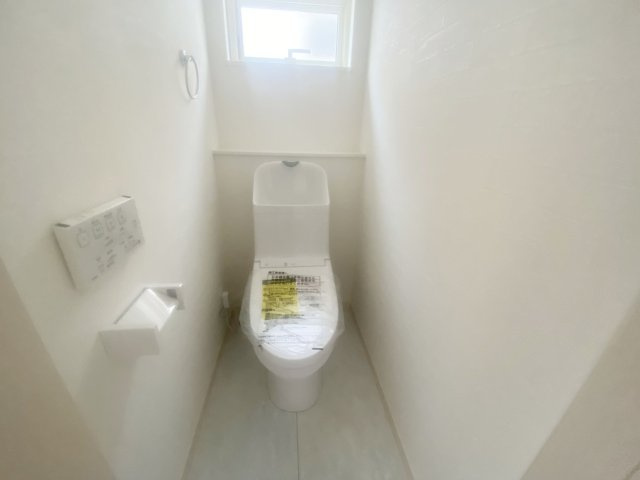 呉市焼山中央5丁目　新築一戸建て(全2棟)のトイレ