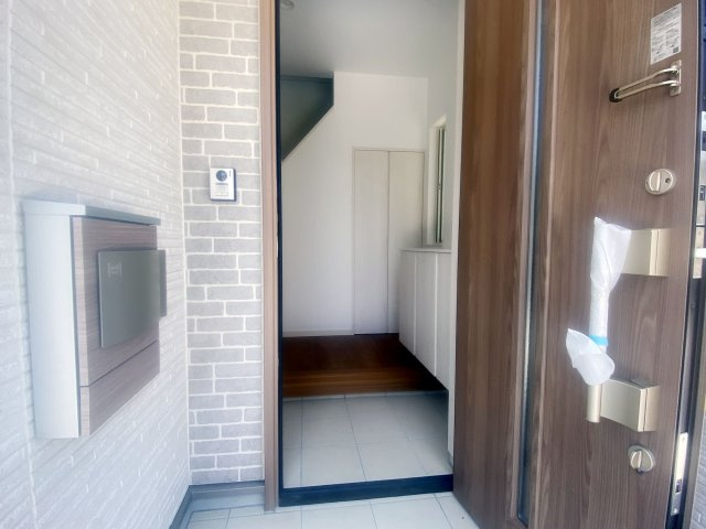 呉市焼山中央5丁目　新築一戸建て(全2棟)の玄関