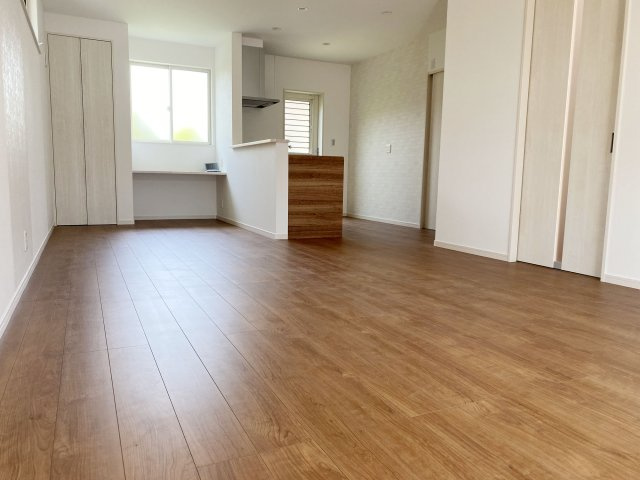 呉市焼山中央5丁目　新築一戸建て(全2棟)の居間・リビング