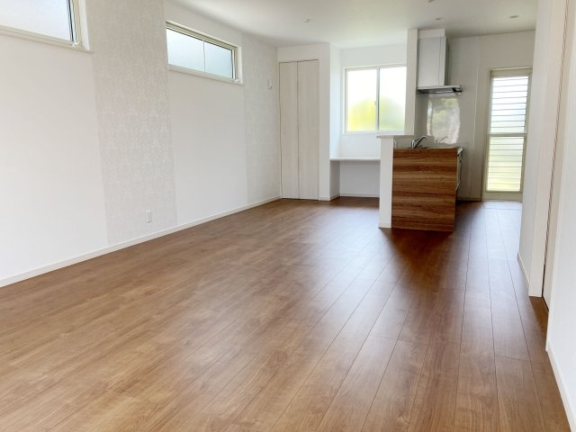 呉市焼山中央5丁目　新築一戸建て(全2棟)の居間・リビング