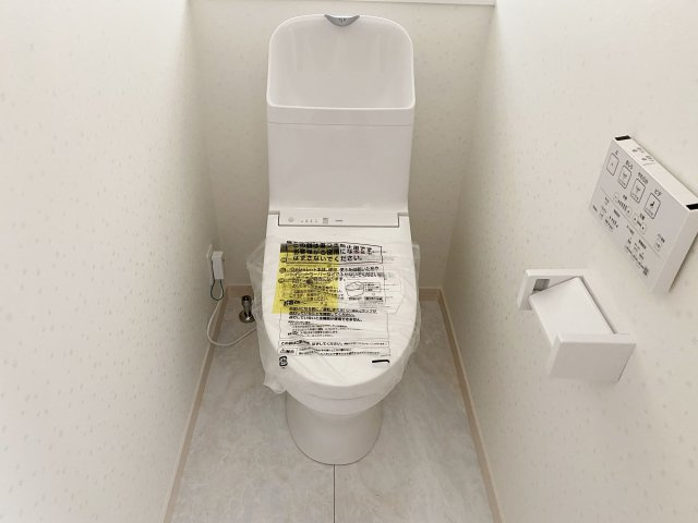 呉市焼山中央5丁目　新築一戸建て(全2棟)のトイレ