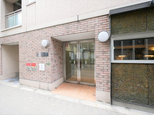 コンフォール南森町のエントランス