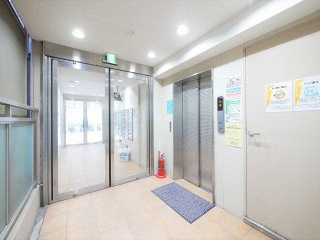 コンフォール南森町のロビー