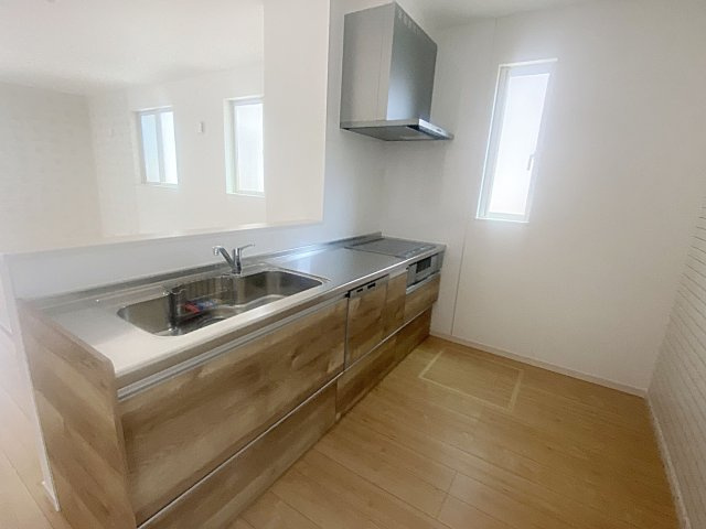 呉市焼山中央5丁目　新築一戸建て(全2棟)のキッチン|カウンターキッチンを備え、豊富な収納力も魅力的なプラン