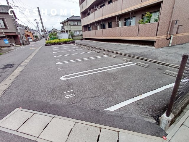 ラフィーネ富山　　刈谷市近郊の賃貸はクラスホーム刈谷店の駐車場