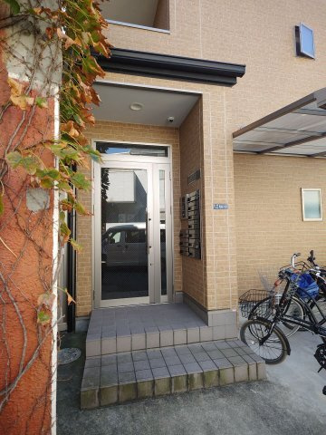WEST高柳マンションのエントランス|落ち着いたエントランスです