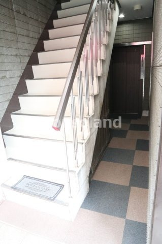 グランセオ本町のその他共用部分|1階階段・エレベーター部分です。