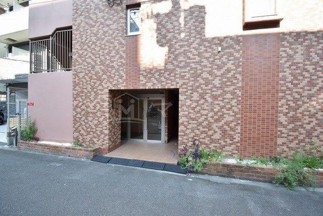 88松ヶ枝ウイングのエントランス