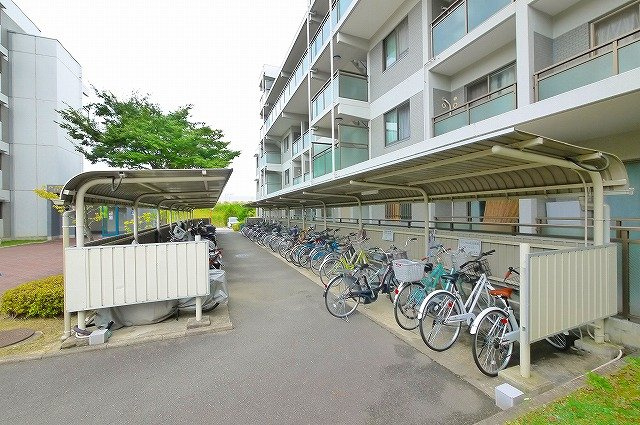 東急ドエルアルス木津南Cのその他共用部分|駐輪場です