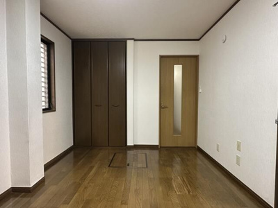 【洋室】 | ロイヤルガーデン