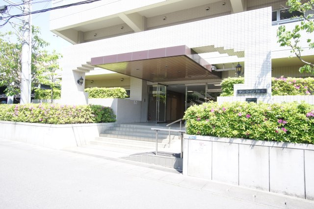 サンライフ取手 A棟のエントランス