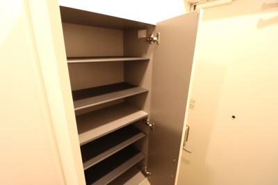  | ハイマートラオム | 階段上物入