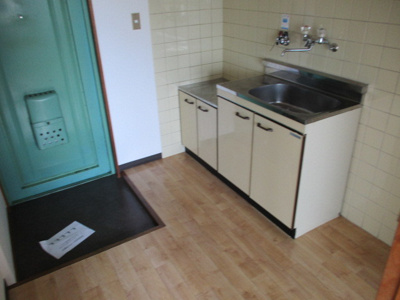 【居間・リビング】 | サンスリーハイツ豊新 | 広いキッチンスペースです