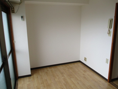 【居間・リビング】 | サンスリーハイツ豊新 | 6帖の洋室のお部屋です