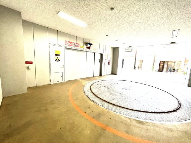 ライオンズタワー上野黒門町の駐車場