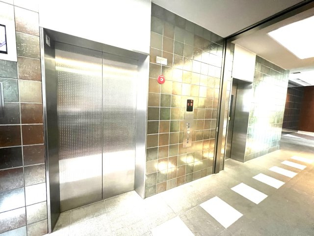 ライオンズタワー上野黒門町のその他共用部分|セキュリティが付いたエレベーター２基