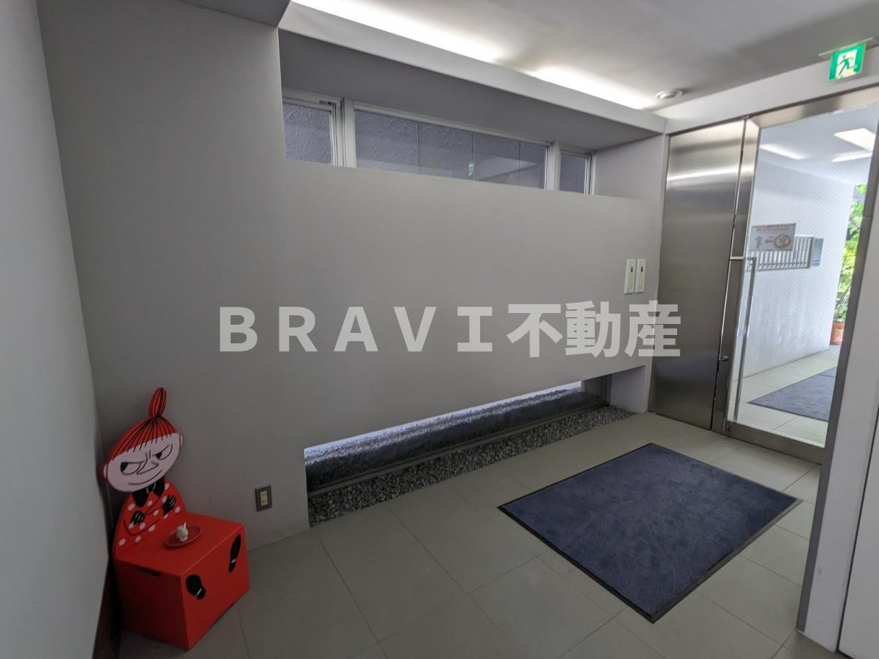 谷四城福ビル BRAVI不動産のロビー
