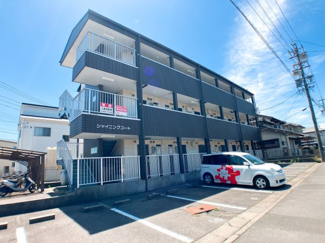 シャイニングコートの外観