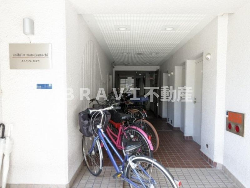 ユニハイム松屋町 BRAVI不動産のエントランス
