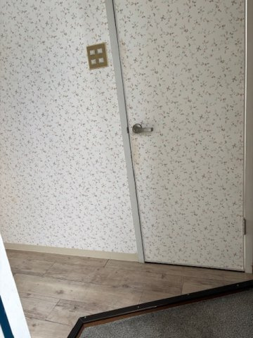 ラ・コート喜志B棟の玄関