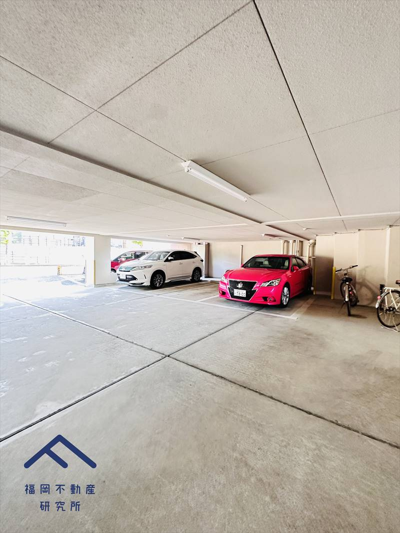ライオンズマンション春日若葉台の駐車場