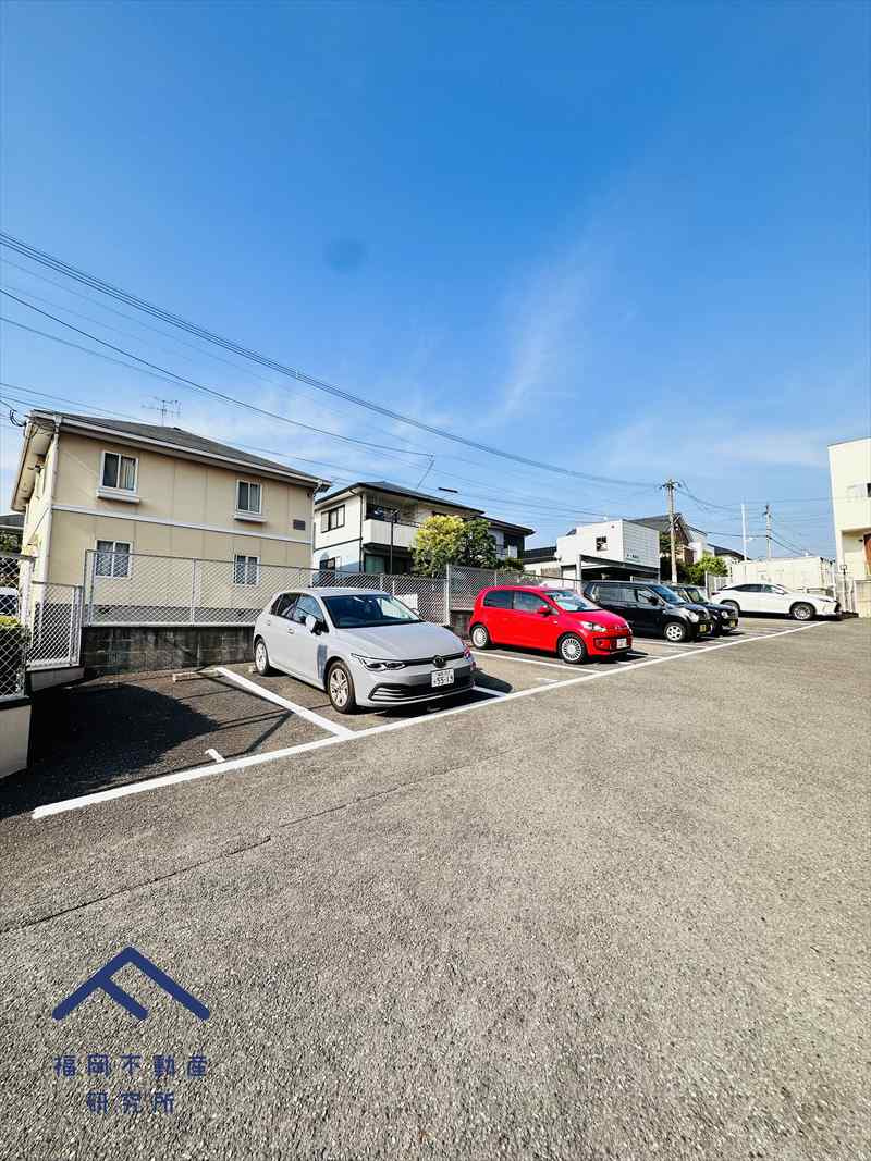 ライオンズマンション春日若葉台の駐車場