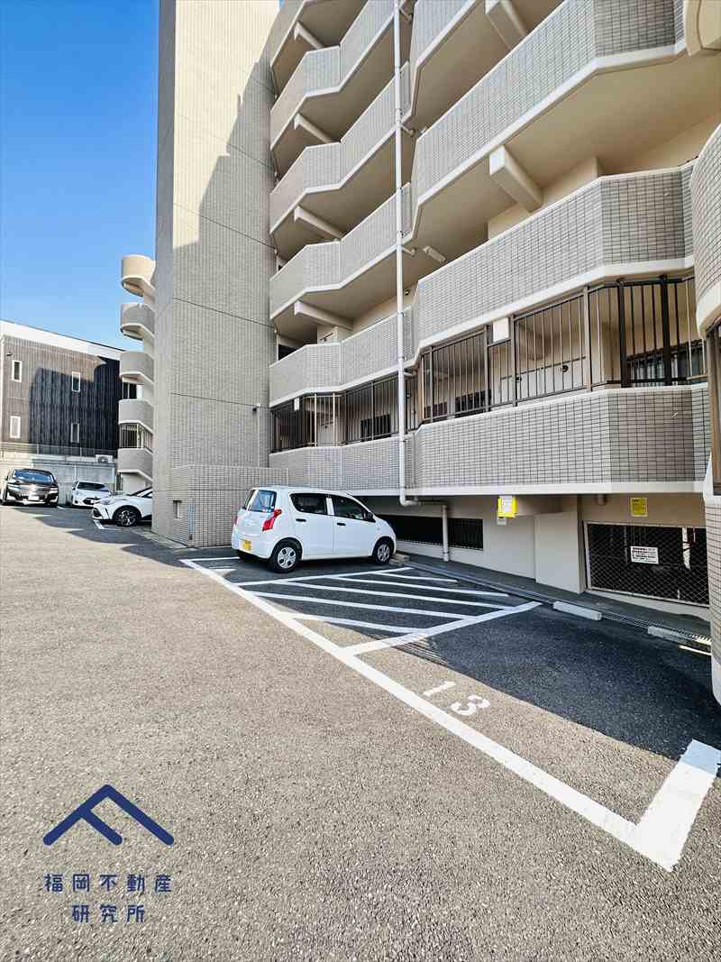 ライオンズマンション春日若葉台の駐車場