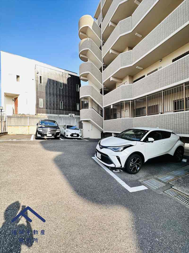 ライオンズマンション春日若葉台の駐車場