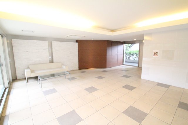 アンビシャス西川口のエントランス