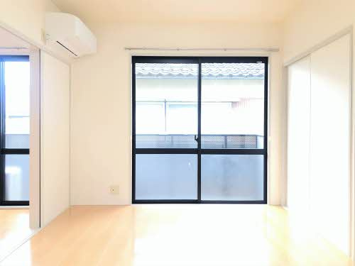 アーバンライフ西福原の洋室