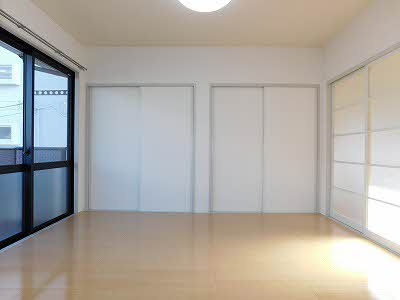 アーバンライフ西福原の洋室