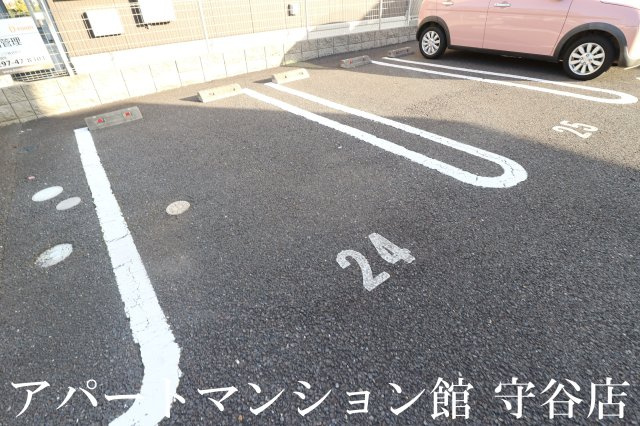 ベル・アジュールＢの駐車場