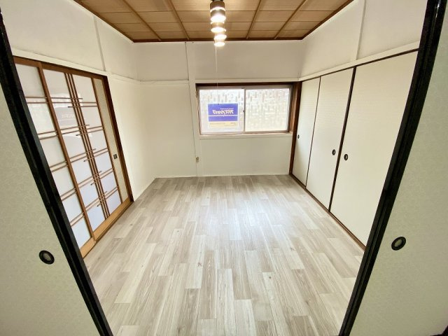 敦賀市松島町中古物件の洋室