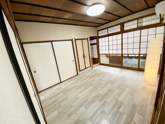 敦賀市松島町中古物件の洋室