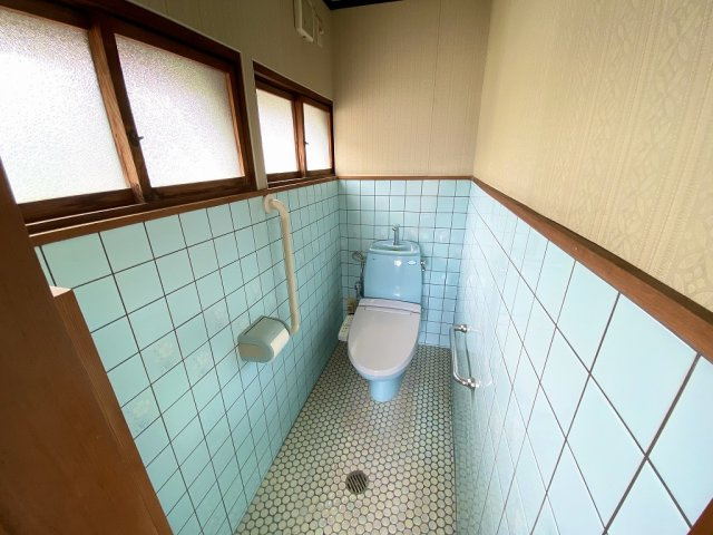 敦賀市松島町中古物件のトイレ