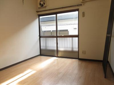 シティ嵯峨の居間・リビング|洋室