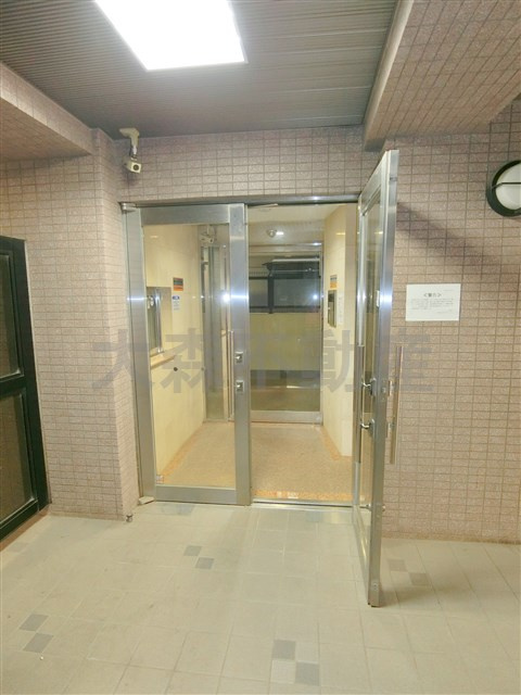 プレール・ドゥーク大森のエントランス|防犯カメラTVモニター付オートロック　エントランス