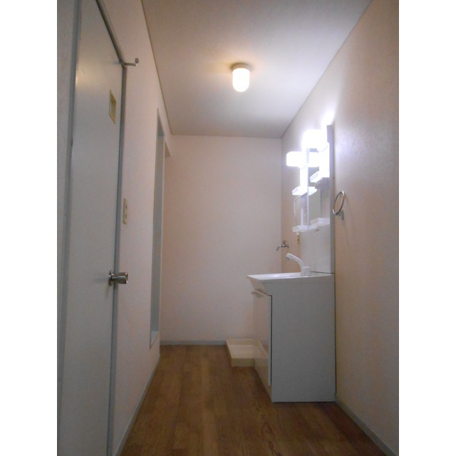 エクセルハイムⅠの洗面所|洗面化粧台・室内洗濯置場