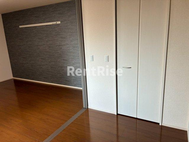 サン・イースト