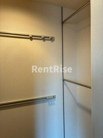 サン・イースト