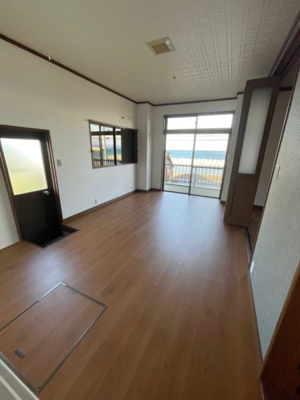 【居間・リビング】 | 海が目の前、オーシャンビューの3階建