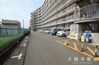 【駐車場】 | 海老名サンハイツ　4階　３LDK　リフォーム済み　【仲介手数料無料】