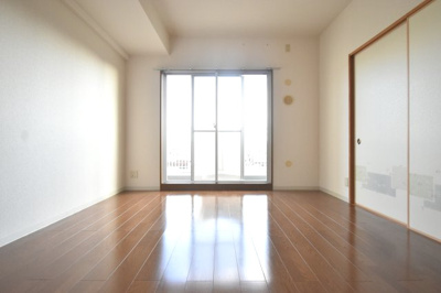 【居間・リビング】 | アイレックスプラザ | こちらのリビングで趣味の時間をお楽しみください