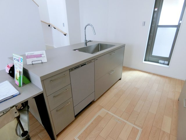 広島市安佐南区長束1丁目　新築一戸建てのキッチン|開放感があり使い勝手の良いアイランドキッチン
