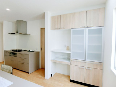 【キッチン】 | 広島市安佐南区長束1丁目　新築一戸建て | 収納スペースも豊富なシステムキッチン　
