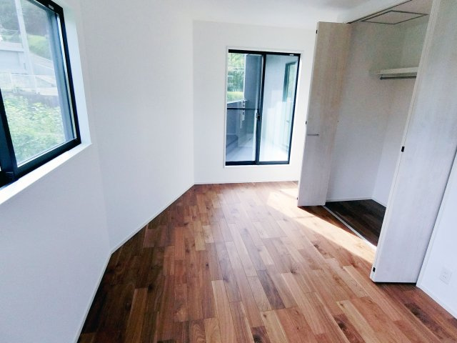 広島市安佐南区長束西１丁目　新築一戸建て（全2棟）の洋室|使い勝手のいい洋室です