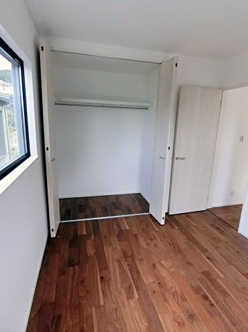 広島市安佐南区長束西１丁目　新築一戸建て（全2棟）の洋室|明るい洋室です