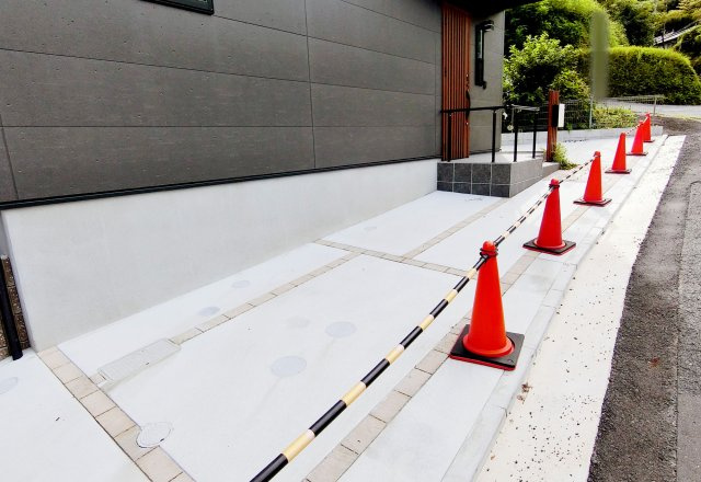 広島市安佐南区長束西１丁目　新築一戸建て（全2棟）の駐車場|駐車場に車を止められます