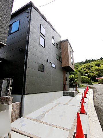 広島市安佐南区長束西１丁目　新築一戸建て（全2棟）の外観|きれいな外観です